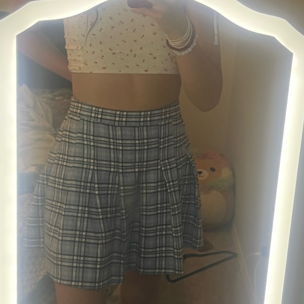Hollister pleated skirt